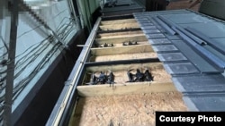 Дроны находились в таких контейнерах на крышах сборных домиков, установленных на платформах фур, фото СБУ