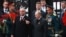 Vladimir Putin și Igor Dodon înaintea începerii paradei militare