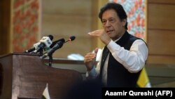 Прем'єр-міністр Пакистану Імран Хан виступає в Музаффарабаді, столиці підконтрольної Пакистанові частині Кашміру, 14 серпня 2019 року