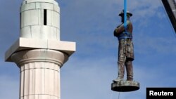 Демонтаж памятника Роберту Ли в Новом Орлеане. Май 2017 года