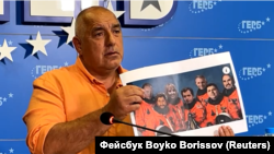 Бойко Борисов показа колажа по време на брифинг в централата на ГЕРБ в сряда