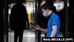 Mulți dintre tineri sunt asimptomatici și reprezintă un risc pentru categoriile de vârstă vulnerabile