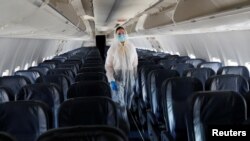 «Авіація потроху починає відновлюватися і це не може не тішити», – написав у телеграмі міністр інфраструктури Владислав Криклій