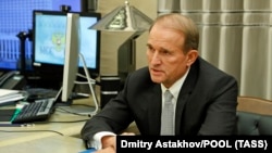 У посольстві нагадали, що Медведчук перебуває під санкціями США «за підрив безпеки, територіальної цілісності та демократичних інституцій України».