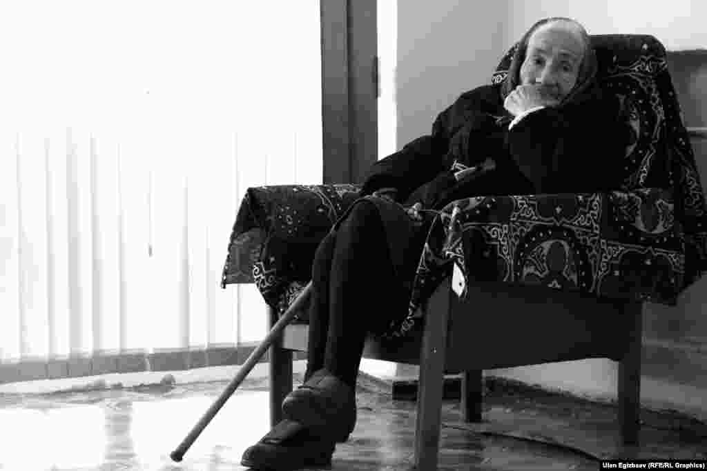 Бул эненин таяктан башка таянар кишиси жок.