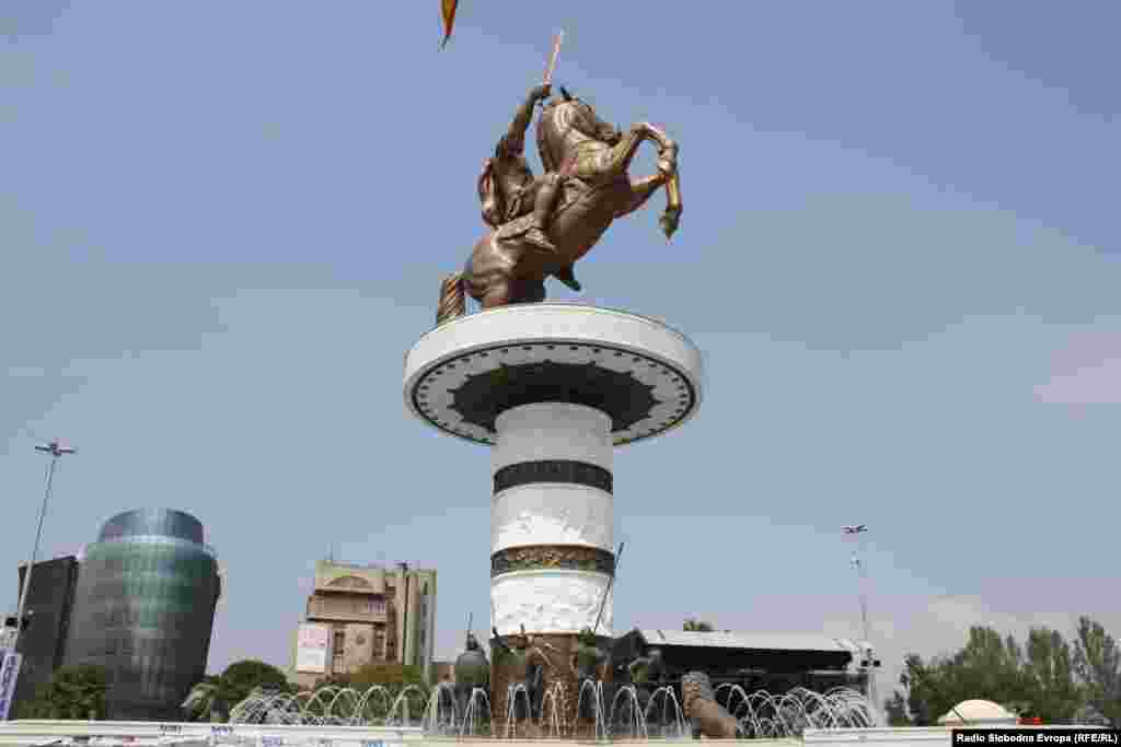 Александар се издигна во Скопје. Јуни 2011.