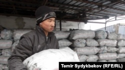 Бишкектеги көмүр базары 