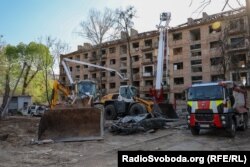 Руйнування в Святошинському районі Києва внаслідок російського ракетного удару, 25 квітня 2025 року