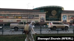 Дезинфекционная работа во время пандемии коронавирусной инфекции. Актобе, 26 июля 2020 года.