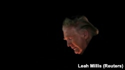 Про вказівку про затримання допомоги в день, коли Дональд Трамп розмовляв із українським президентом Володимиром Зеленським, свідчить електронне повідомлення посадовця Білого дому Майка Даффі