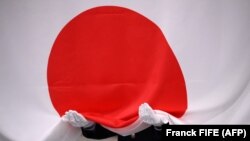 Міністр закордонних справ Японії Такеші Івая, який прибув до України, відвідав меморіал жертвам російської окупації в Бучі