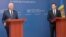 Ministru român de externe Teodor Meleşcanu la Chișinău, împreună cu omologul său Tudor Ulianovschi
