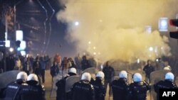 Pamje nga protestat në Beograd