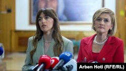 Albulena Haxhiu dhe Mimoza Kusari Lila