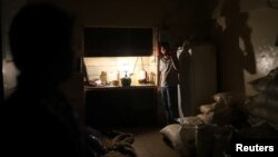 مغازه‌‌ای در بازار تهران بدون برق