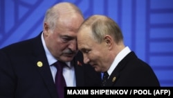 Президент Росії Володимир Путін (п) і президент Білорусі Олександр Лукашенко (л)