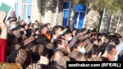 Регистрация абитуриентов в Унивеститет имени Сейди в Туркменабаде, август, 2020. 