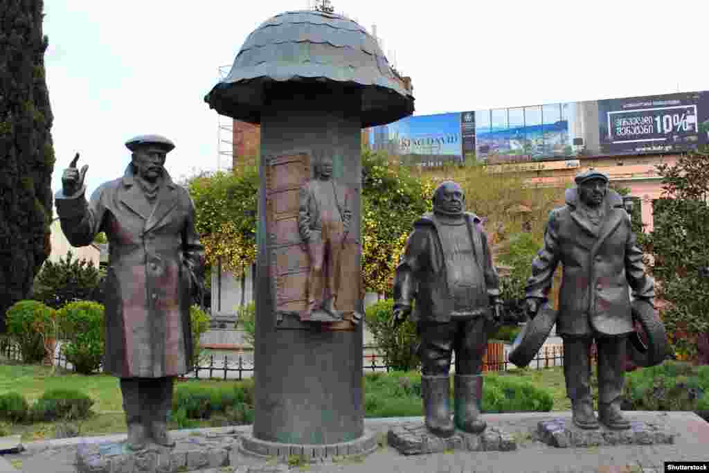 Скульптурная композиция персонажей фильма «Мимино» в Тбилиси (2011).