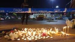 Građani odaju poštu stradalima na Železničkoj stanici u Novom Sadu, 1. novembar 2024. 