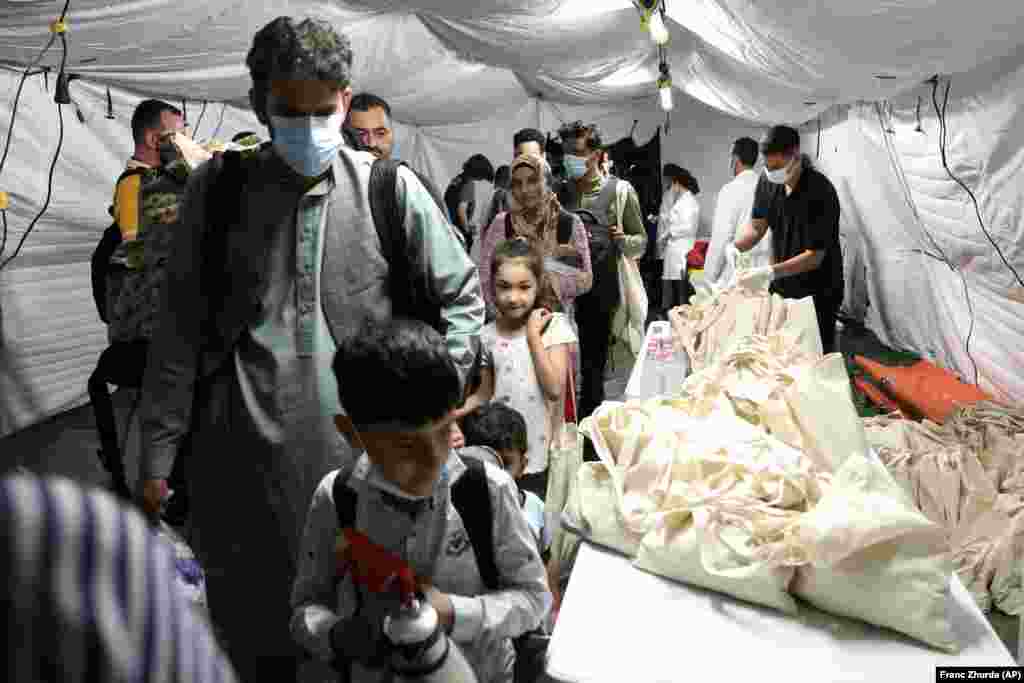 Shqipëria ishte ndër vendet e para që ofroi strehim për afganët, pasi talibanët rimorën Afganistanin.