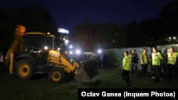 Imagini de la Planșeul Unirii, în noaptea de 14 spre 15 octombrie, când Primăria Capitalei a cerut demolarea șantierului pe motiv că nu avea toate avizele necesare.