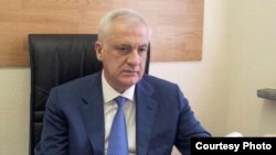 По мнению экспертов, безусловным фаворитом является Тамерлан Агузаров. В прошлом месяце большинство североосетинских партий на пост руководителя республики представили президенту России именно его кандидатуру