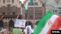 تظاهرات معترضان به نتایج انتخابات ایران در فرانکفورت