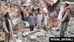 تخریبات ناشی از سیلاب های اخیر در ولایت ننگرهار. سیلاب زدگان شکایت دارند که هیچ کمکی دریافت نکرده اند.
