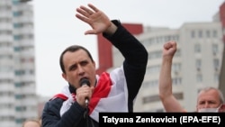 Lider al opoziției ruse, Pavel Sevyarynets este arestat din iunie 2020 pentru că a participat la mitinguri la care s-au strâns semnături pentru contracandidații în alegeri ai lui Aleksandr Lukașenko. 