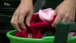 У капцях під дощем перед Кабміном: переселенці відстоюють право на житло (відео)