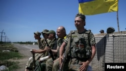 Українські військовослужбовці біля Мар'їнки. Червень 2015 року. Ілюстраційне фото