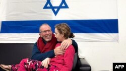 به‌گفتهٔ آقای هند، دخترش بعد از آزادشن هنوز نجواکنان حرف می‌زند