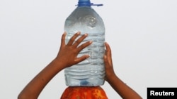 Політики, екологи, вчені звертають увагу на проблеми доступу, постачання і використання цього цінного джерела життя