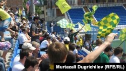  Махачхъала.2012 соналъул 7 июль. "Динамо" стадион. Футболалъул матч гьениб букΙинчΙо шамат къоялда. Я гьел рукΙинеги гьечΙилан лъазабун бакΙана дагьалъ цебе УЕФАялъ. Бицен гьабулеб буго гΙицΙго гьеб гΙуцΙиялъул комитеталъ "Анжи" командаялъе Евролигаялъу