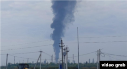 Drone ucrainene cu rază lungă de acțiune au lovit una dintre cele mai mari rafinării din Rusia, Gazprom Neftekhim Salavat.