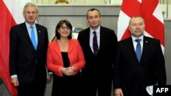 მარცხნიდან: კარლ ბილდტი, მაია ფანჯიკიძე, ნიკოლაი მლადენოვი და იაცეკ მიხალოვსკი.