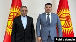 Кыргызстандын ТИМ өкүлү Сейтек Жумакадыр жана Голам Хоссейн Ядегари, Ирандын Кыргызстандагы элчиси. Бишкек. 4-июль, 2025-жыл