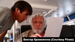 Виктор Кривоногов проводит анкетирование кета