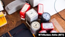 Hivatalos pecsétek a nyíregyházi városházán 2014. május 13-án. (Képünk illusztráció)