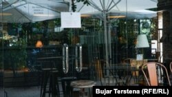 Një kafiteri e mbyllur në Prishtinë për shkak të mosrespektimit të masave kundër COVID-19. Prishtinë, 6 shtator 2021.