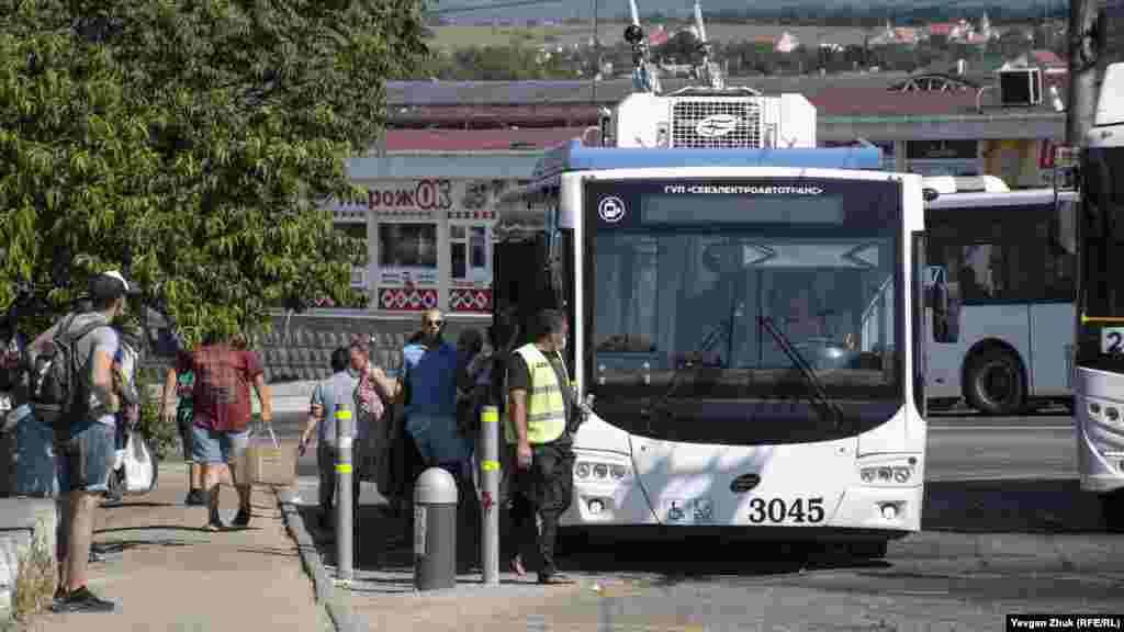 5-й кілометр Балаклавського шосе &ndash; найбільший транспортний вузол у Севастополі, звідси можна виїхати автобусом або тролейбусом у будь-яку частину міста