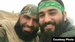 عکسی که باشگاه خبرنگاران جوان ایران از ابوحر (راست) در کنار ابوعزرائیل منتشر کرده است