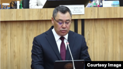 Садыр Жапаров Жогорку Кеңештин жыйынында. 18-июнь, 2025. 