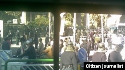 عکس آرشیوی از تجمع مقابل درب اصلی دانشگاه تهران