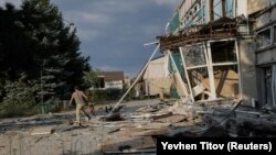 Донецк облусундагы Константиновка айылы Орусиянын аба соккуларынан кийин. 25-август, 2025-жыл.