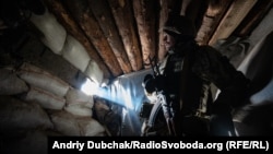 Украинский военный в блиндаже, Донбасс, зона боевых действий
