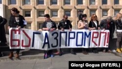 Часть оппозиции и НПО опасаются, что подписанный с «Газпромом» двухлетний договор противоречит национальным интересам страны