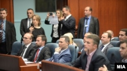 Ish-lideri i VMRO-s Nikolla Gruevski dhe disa nga deputetët e kësaj partie.