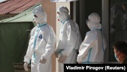 Медработники в одном из дневных стационаров в Бишкеке.