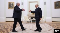 Встреча Александра Лукашенко (слева) и Владимира Путина в Кремле, 26 сентября 2025 года